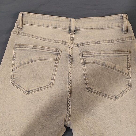 JOHNMARK embroidered fringe hem jean, Size 8, Light Stonewash - Picture 5 of 10